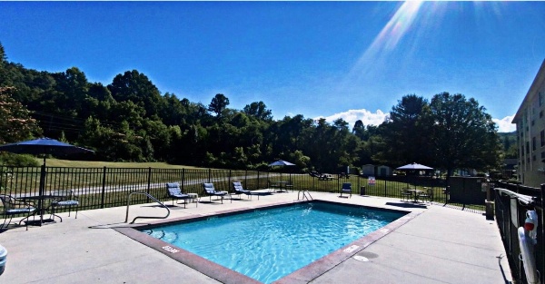 Microtel Inn & Suites By Wyndham Cherokee image 1