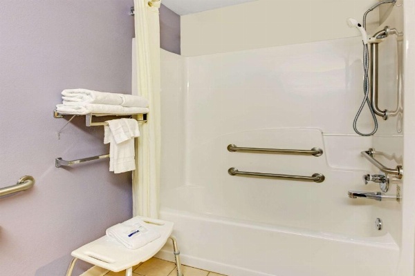 Microtel Inn & Suites By Wyndham Cherokee image 14