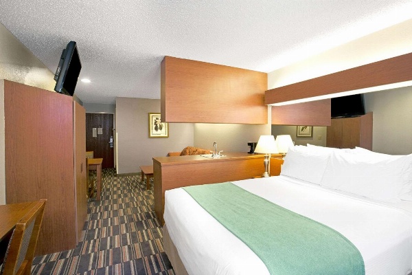 Microtel Inn & Suites By Wyndham Cherokee image 5